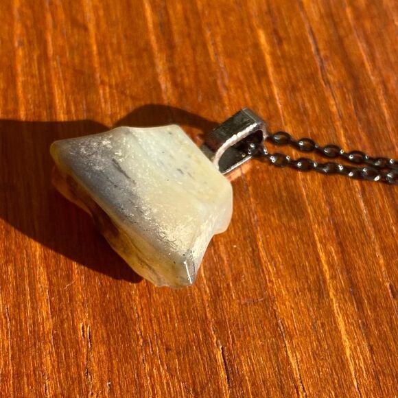 Translucent Gray Black Ombre Purse-shaped Tumbled Rock 24 in Black Plated Chain - Picture 5 of 6